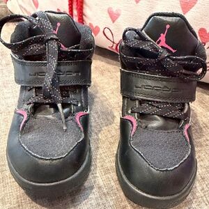 Toddler girl Jordan’s size 9